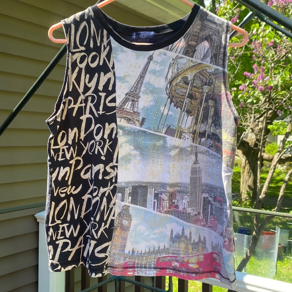 The Clas-sic Vintage Y2K City Scape sleeveless Top M-L